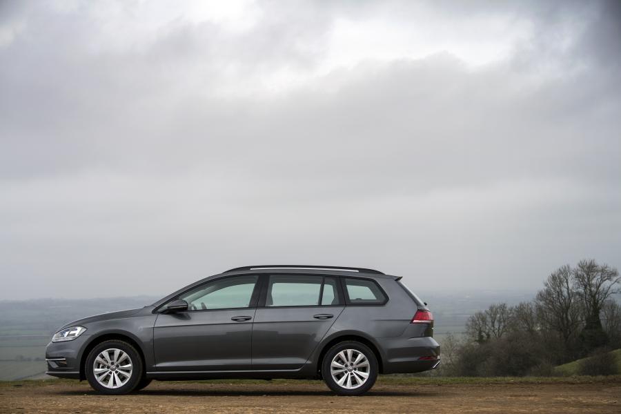  Volkswagen Golf TSI Estate 2017 года  (UK) (фото 10 из 24)
